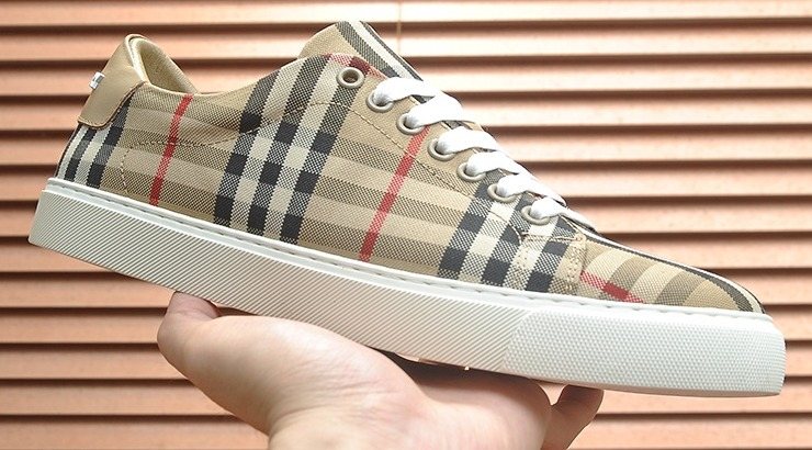 Burberry Beige Plaid Low-Top Sneakers — front
