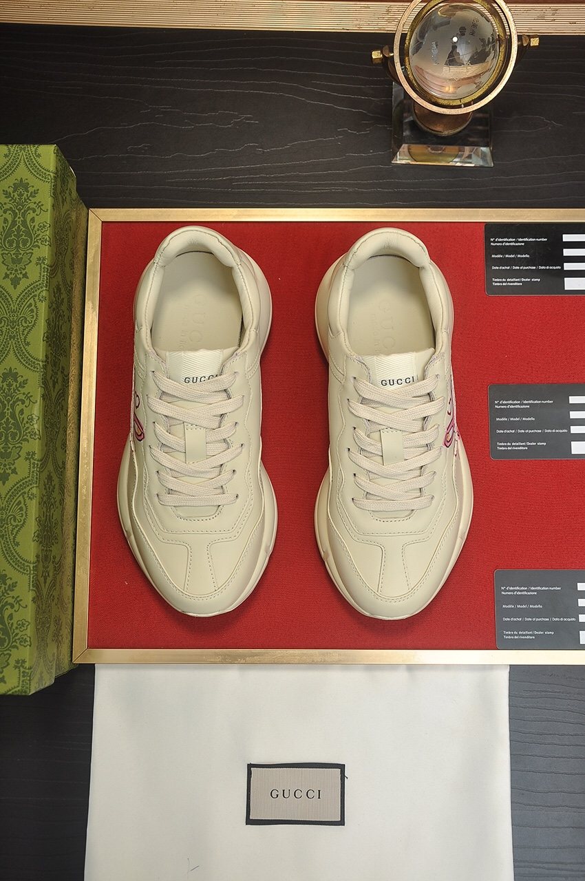 Gucci Cream Graphic Sneakers — front