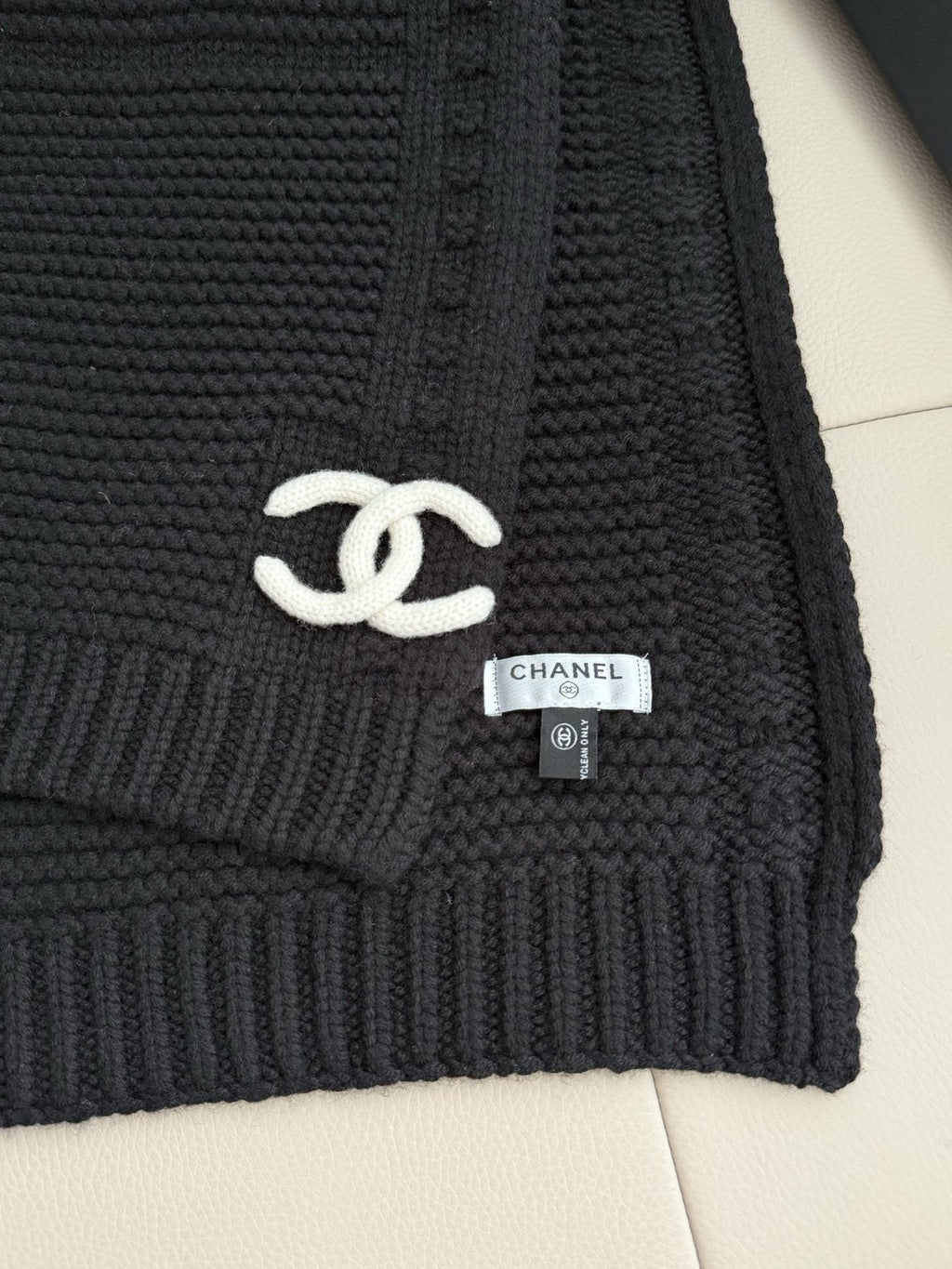 Chanel Black Ribbed Knit Scarf — detail