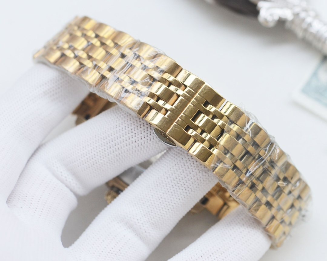 Cartier Gold Silver Bracelet Watch — detail