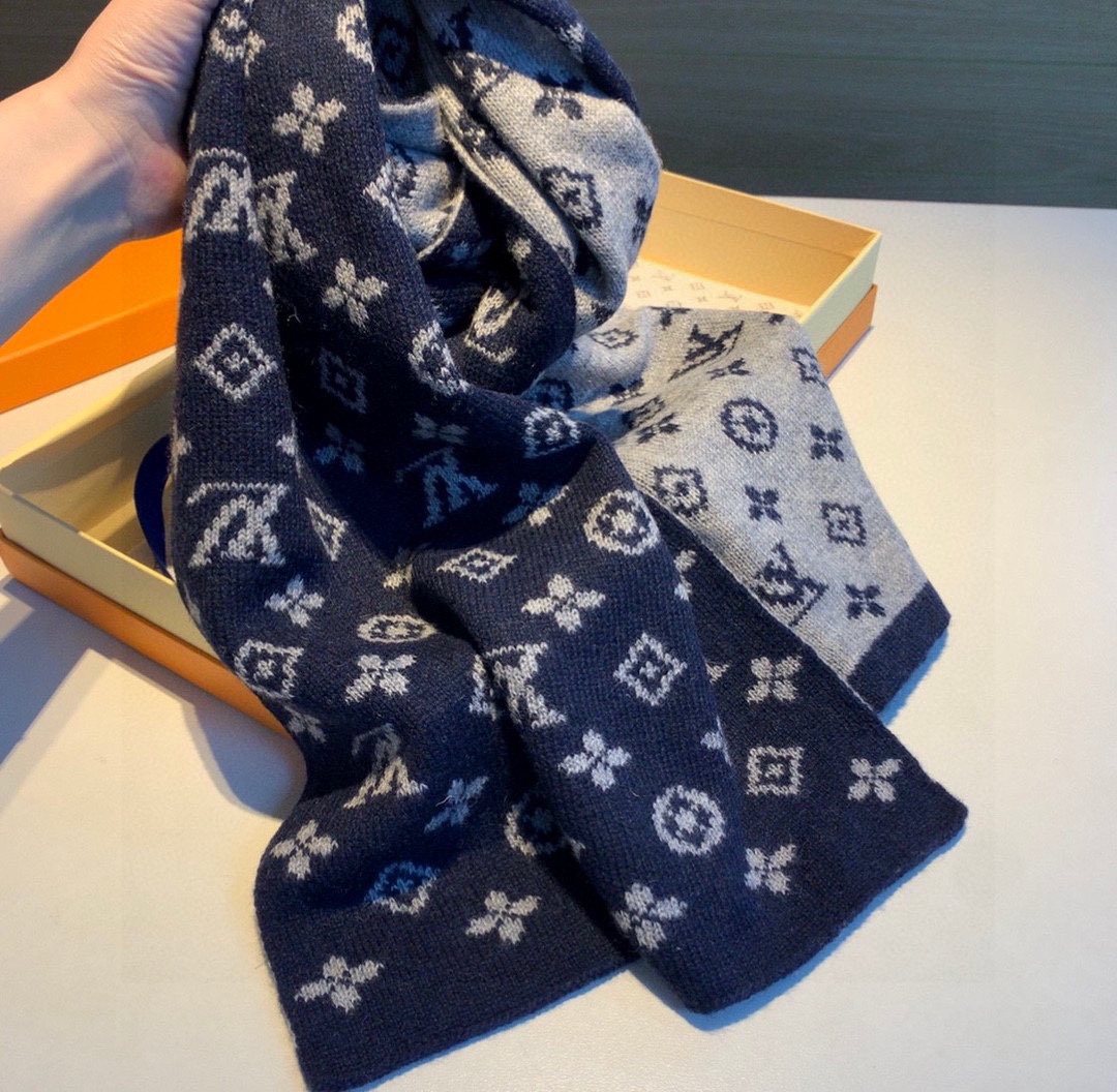 Louis Vuitton Reversible Monogram Scarf — detail