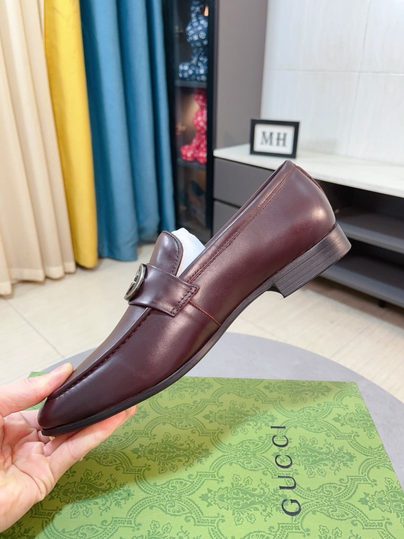 Gucci Metal-Accent Loafers — side