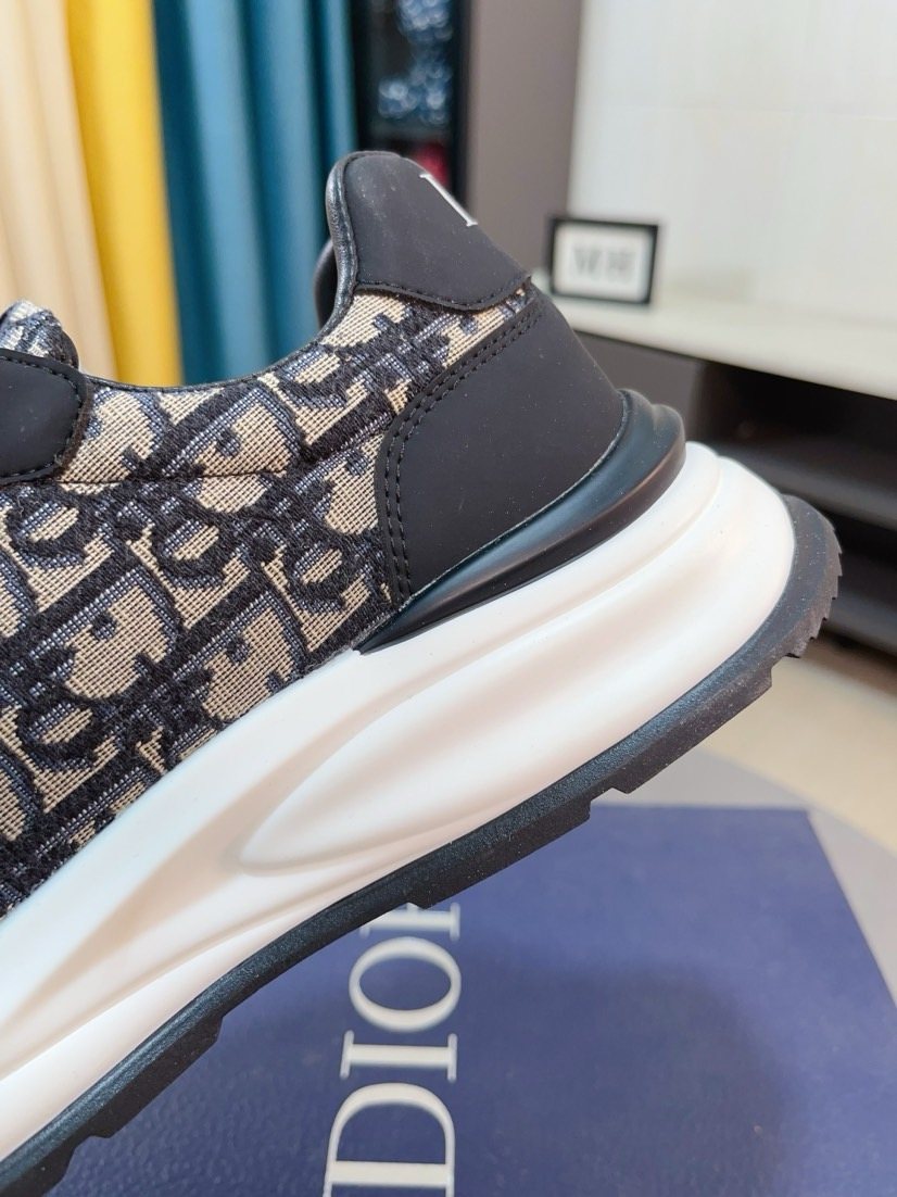 Dior Patterned Low-Top Sneakers — detail