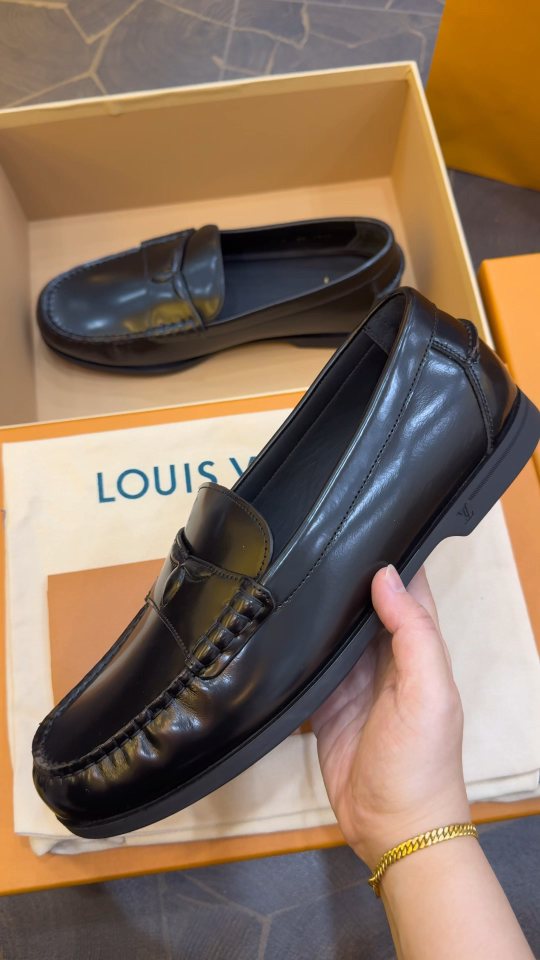 Louis Vuitton Croisette Black Loafers — model