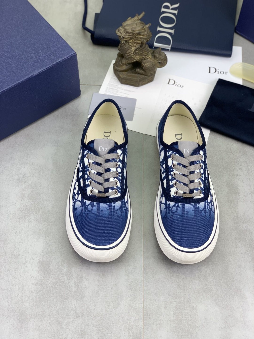 微商相册测试鞋子-Dior Navy Patterned Low-Top Canvas Sneakers — hero