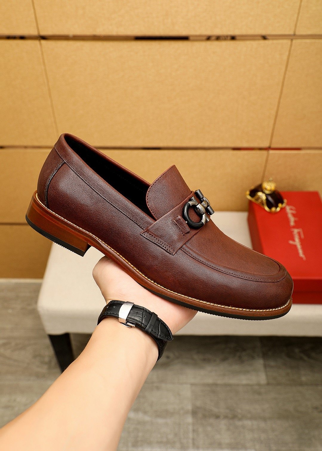 微商相册测试鞋子-Salvatore Ferragamo Men's Leather Bit Loafers — model